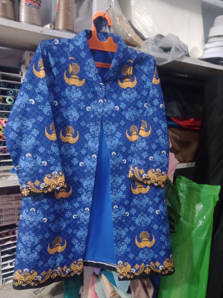 Baju dinas batik