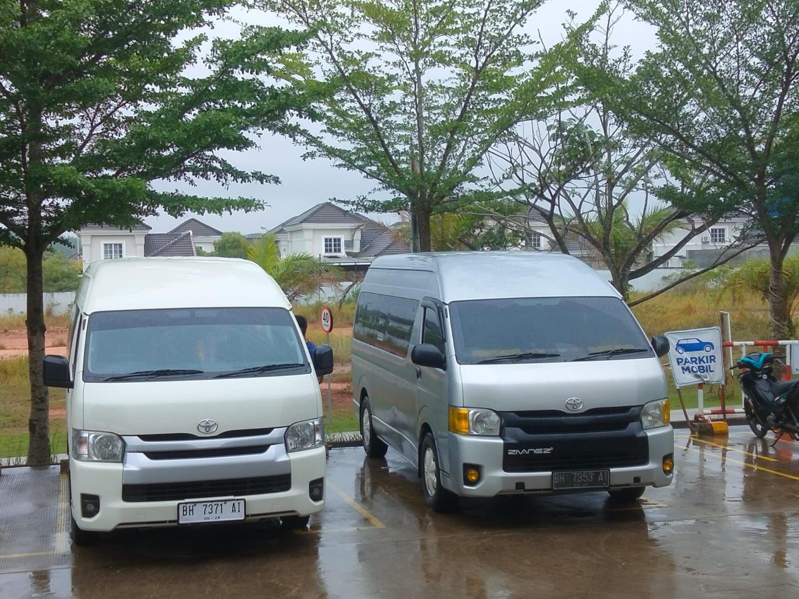 TOYOTA HIACE