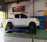 Sporing dan Balancing Mobil Toyota Hilux