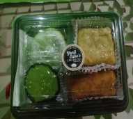 Snack Box VIP isi 4 Kue + Air Minum 600 ml