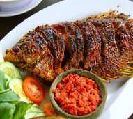 Lauk Ikan Bakar Utuh