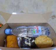 Snack Box Reguler Kue Isi 3 + Air Botol Mineral Mini